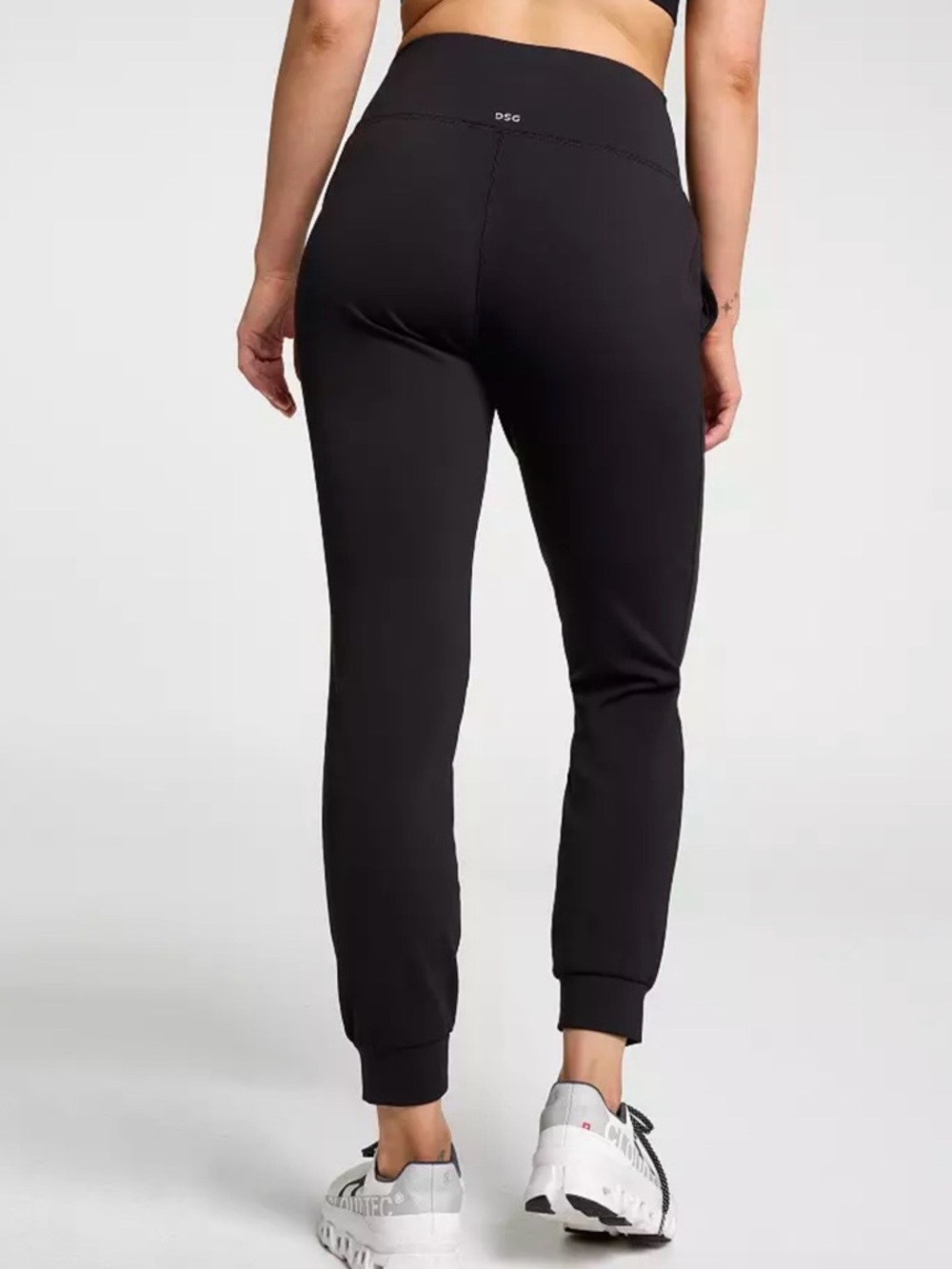 DSG Women’s Black High-Rise Performance Joggers with Cuffed Ankles Size M